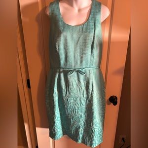 Sleeveless dress lined with details EUC